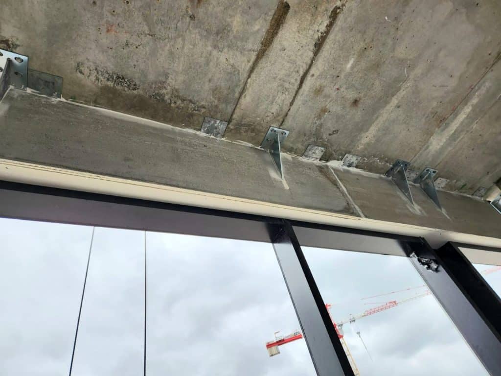 פרומיגון - סינר אש בקירות מסך עם סגירה אקוסטית
